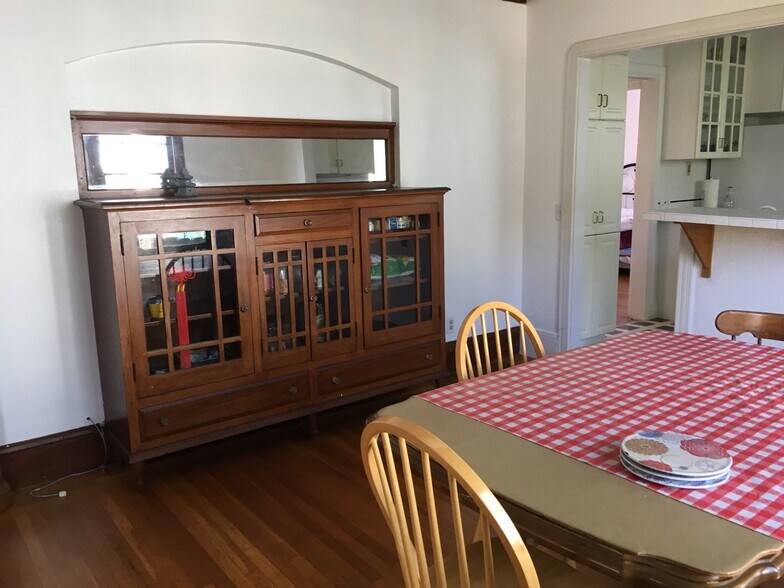 Building Photo - 918 Ramona Ave