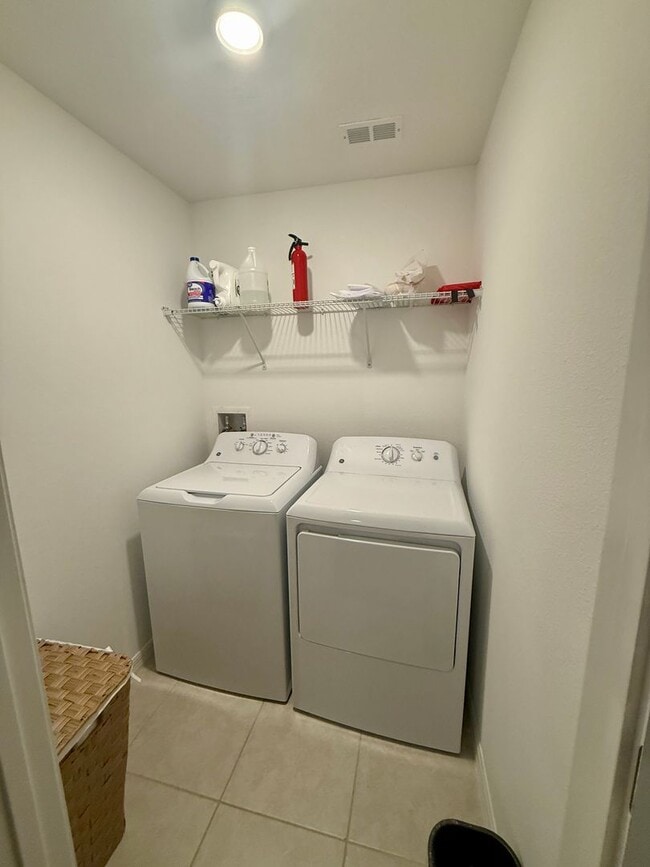 Building Photo - Bryant Square 2/2.5 1 car garage