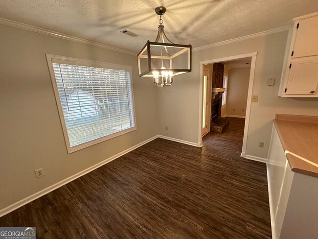Building Photo - 345 Cornwallis Way