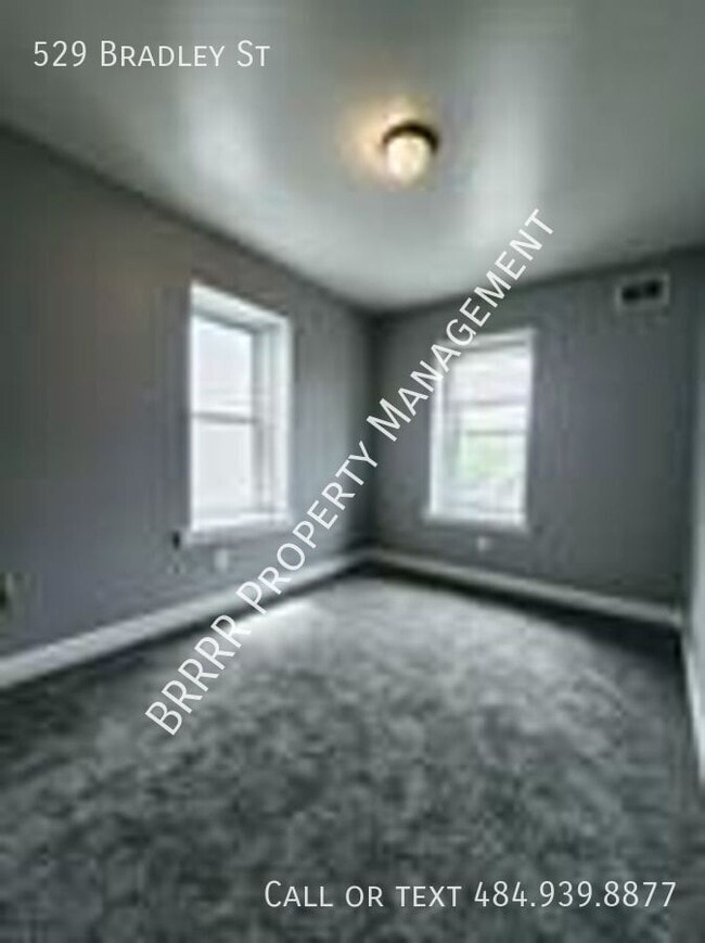 Building Photo - 529 Bradley St