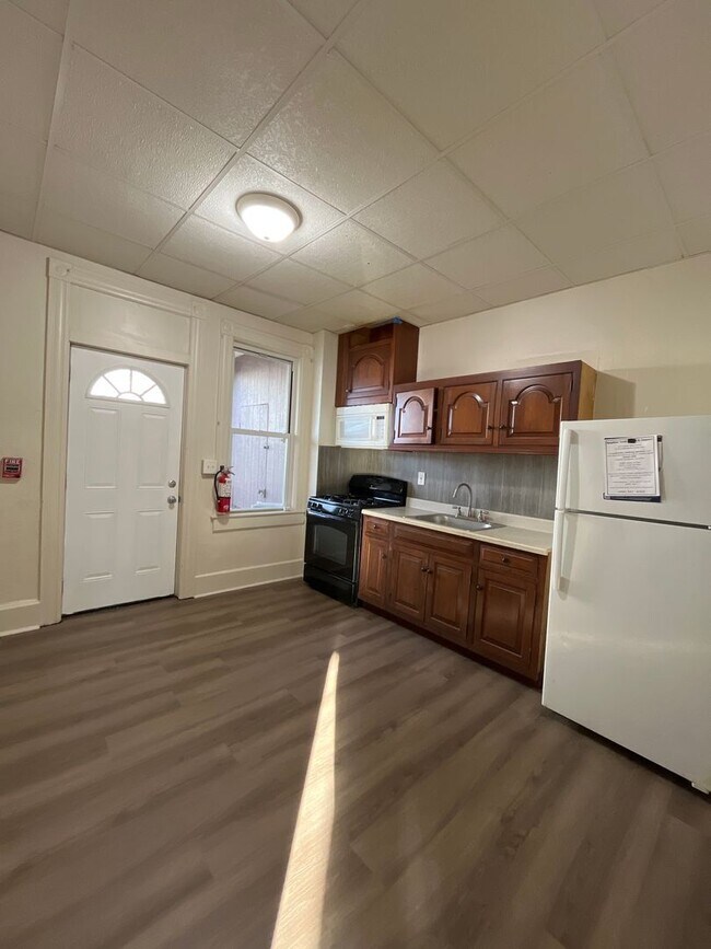 Building Photo - 1225 Lehigh St