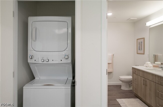 Building Photo - 3260 Stockton St