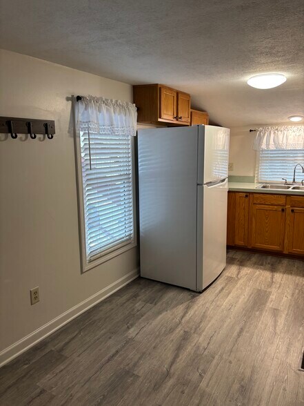 Building Photo - 205 S Ottawa St