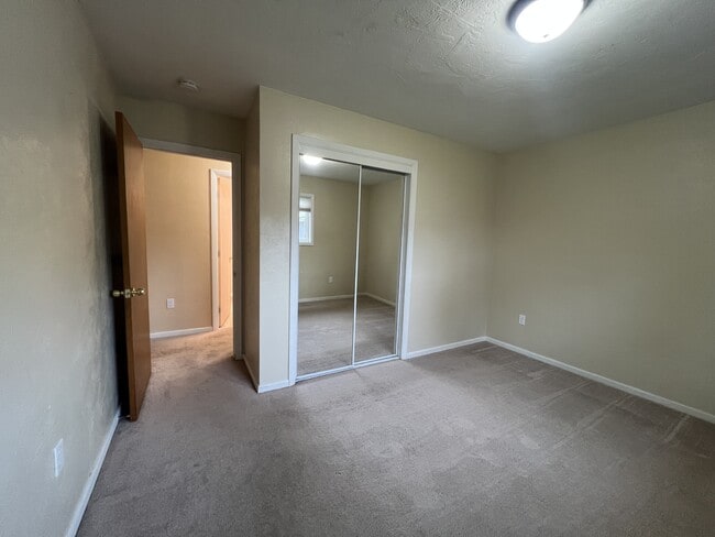 Building Photo - 1345 SE Madison St