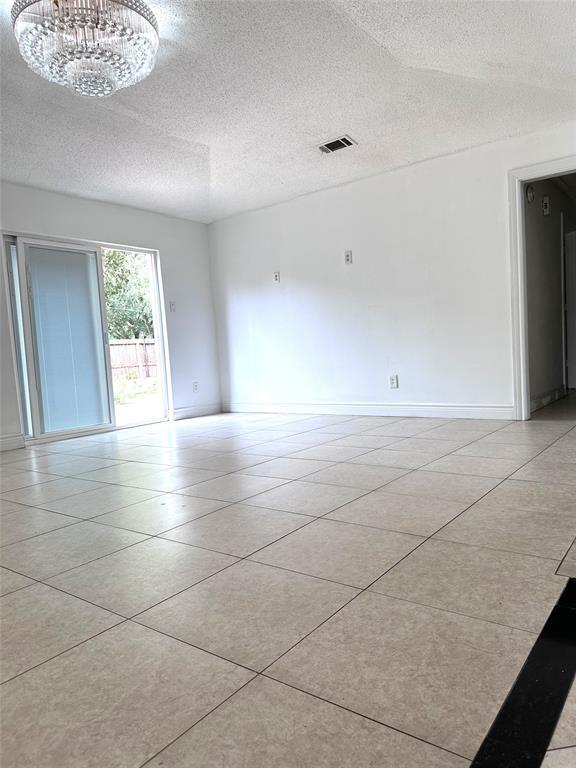 Building Photo - 6914 La Violetta Dr