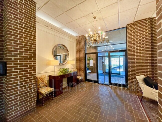 Building Photo - 14 Lockwood Dr
