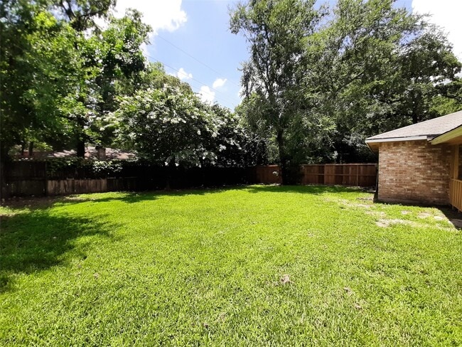 Building Photo - 3511 Dawnwood Dr
