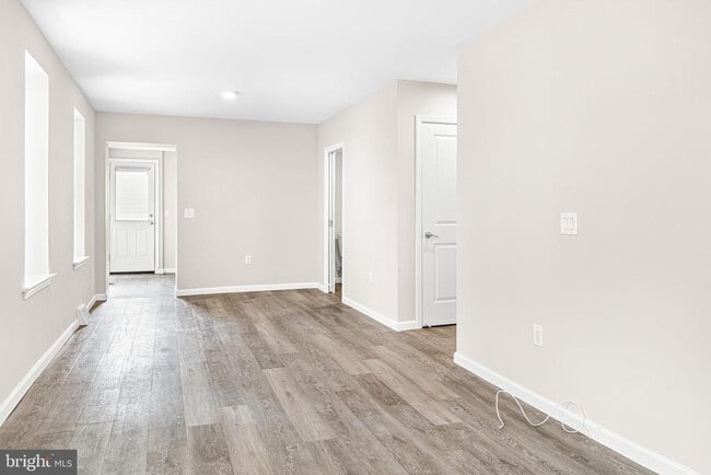 Building Photo - 606 Summit Ave