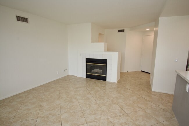 Building Photo - 57 Rabano