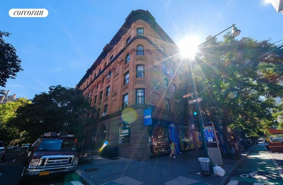 Building Photo - 77 W 68th St