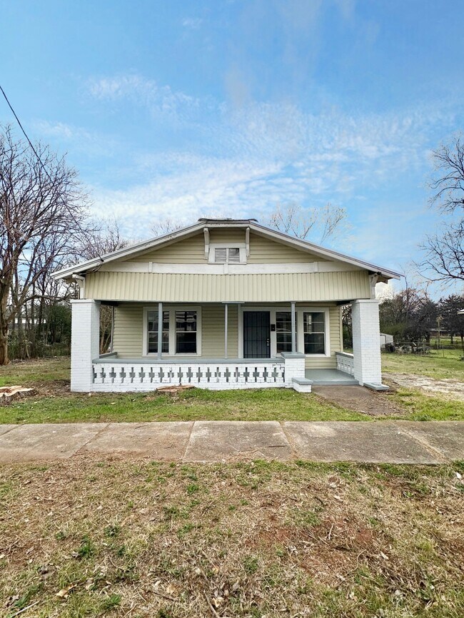 Building Photo - 1332 15th Pl SW