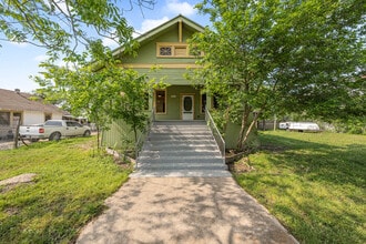 Building Photo - 433 Davilla St