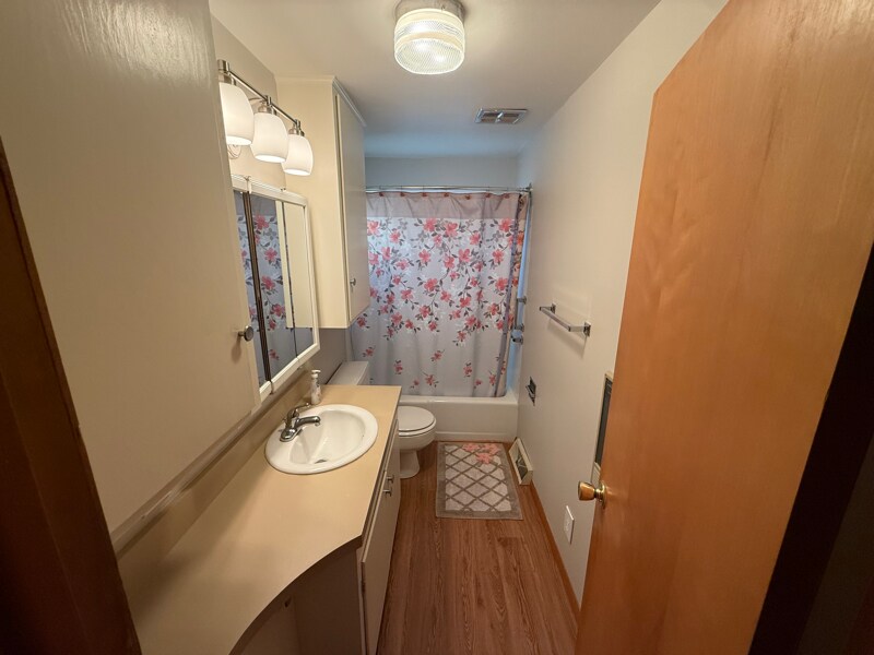 Building Photo - 710 W 8th St