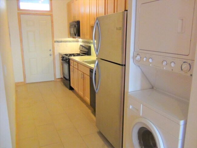 Building Photo - 1008 S Loomis St