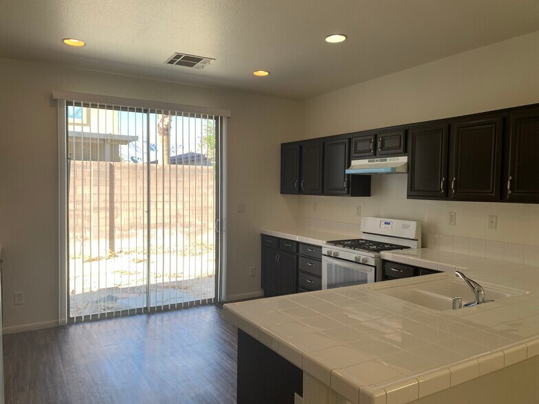 Building Photo - 4320 Desert Park Ave