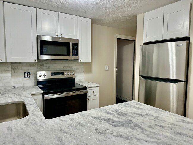 Building Photo - 21 Greenwood St