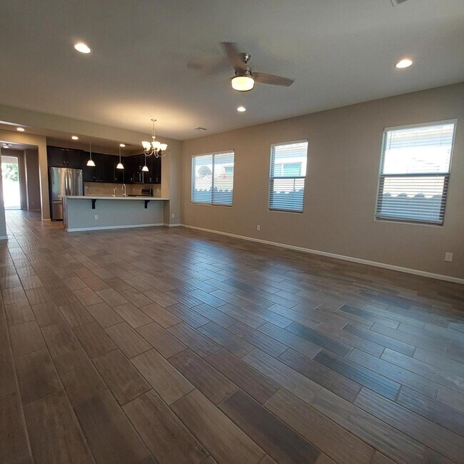 Building Photo - 1025 S 200th Ln