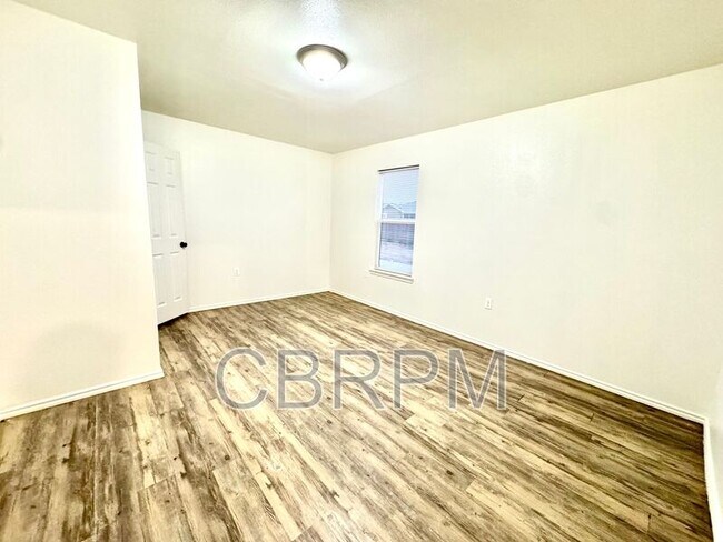 Building Photo - 2117 E Broadway