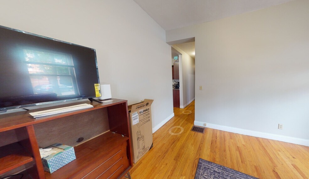 Building Photo - 344 Putnam Ave