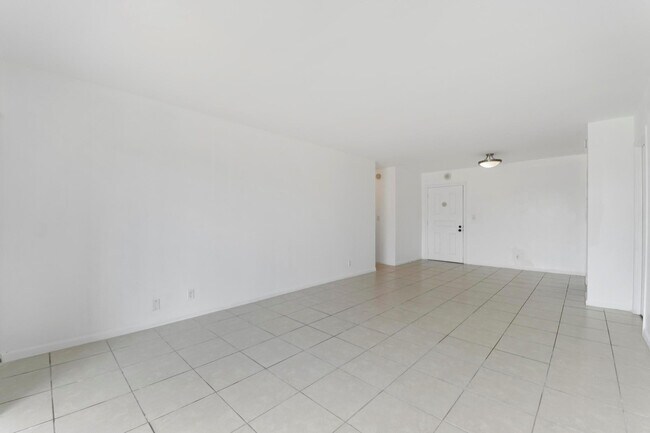 Building Photo - 1625 SE 10th Ave