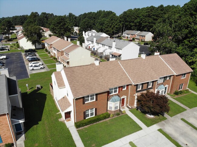 Building Photo - Yorktown Living
