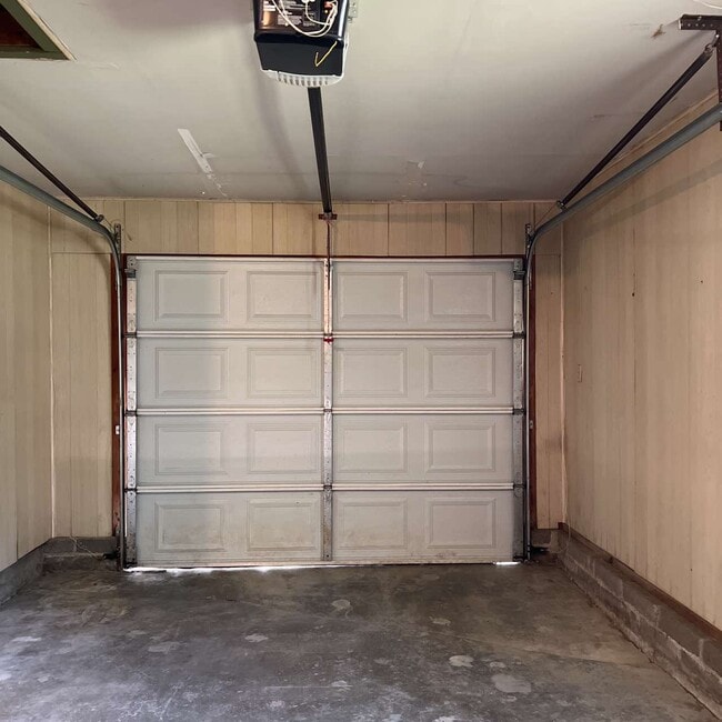 Building Photo - 413 10th St Terrace