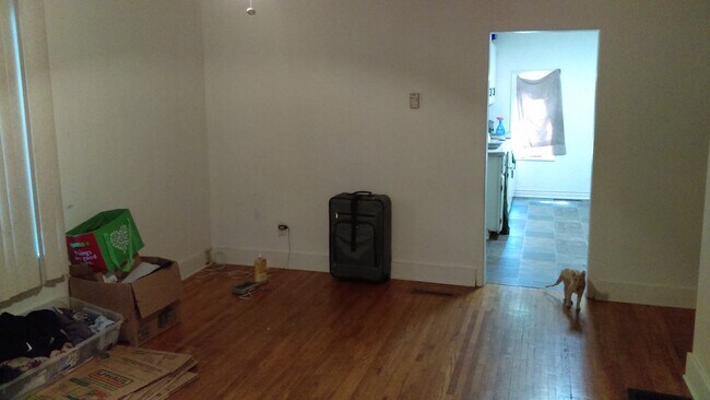 living room view2 - 1014 N University Dr