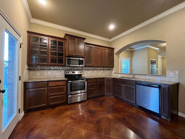 Building Photo - Available Now: 4 Bedroom Single Family Home:  Move in Special