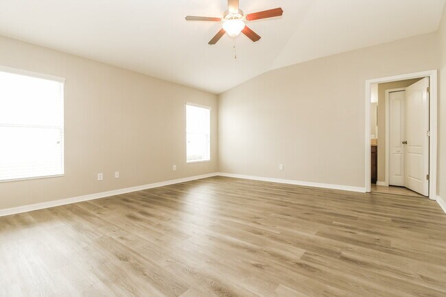 Building Photo - 18339 Briar Oaks Dr