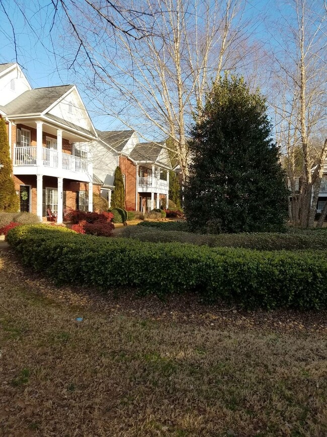 Building Photo - Carrollton City Living