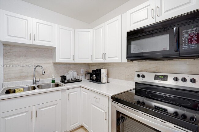 Building Photo - 502-504 Phippen Waiters Rd