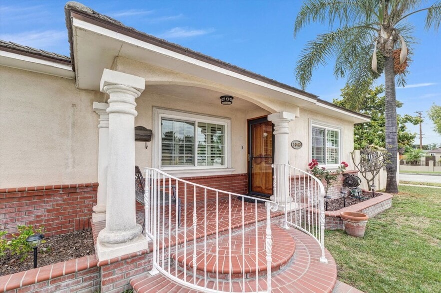 Building Photo - 14403 Benfield Ave