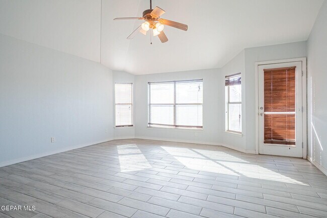 Building Photo - 12501 Sun Haven Dr