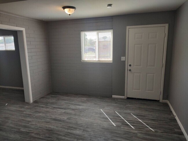 Building Photo - 1 Bedroom - 1 Bath -  Plus Office - 795 Sq. Ft. - Duplex - Chandler