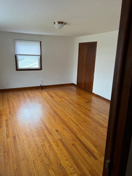 Master bedroom - 4121 Marr Rd