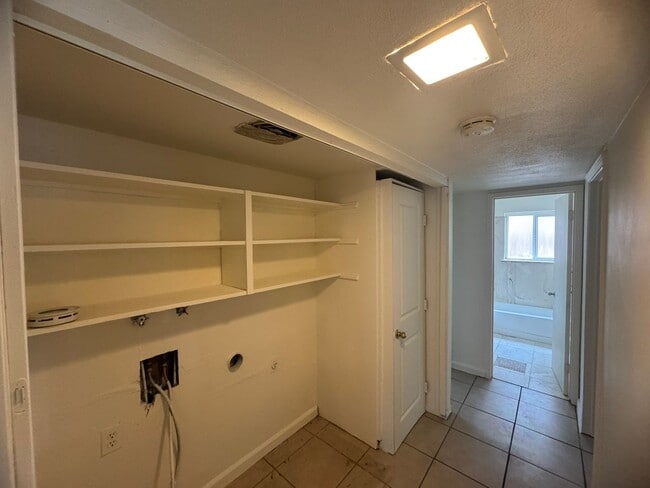 Building Photo - Spacious 4 Bedroom Home in West Sac