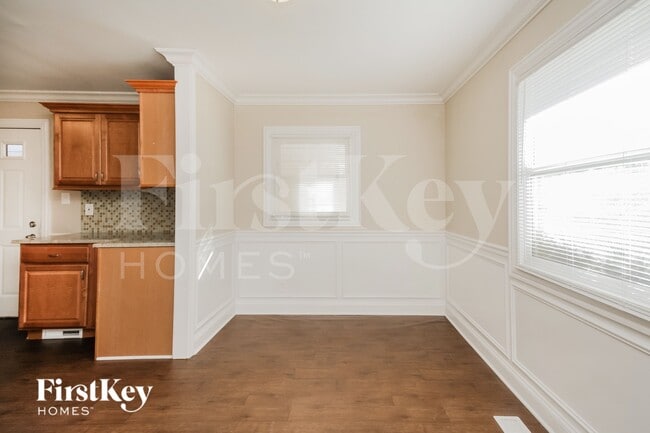 Building Photo - 10 Fir St