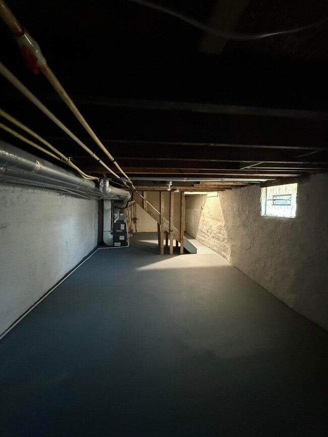 Building Photo - 371 Taylor Ave