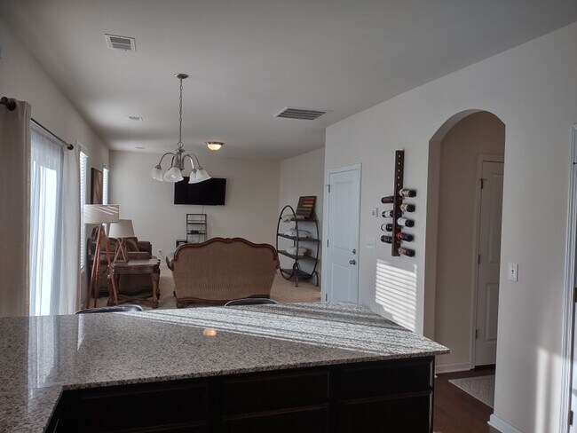 Building Photo - Fabulous Four Bedroom Home in Southeast Columbia!