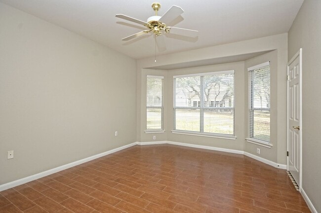 Building Photo - 106 Sunflower St