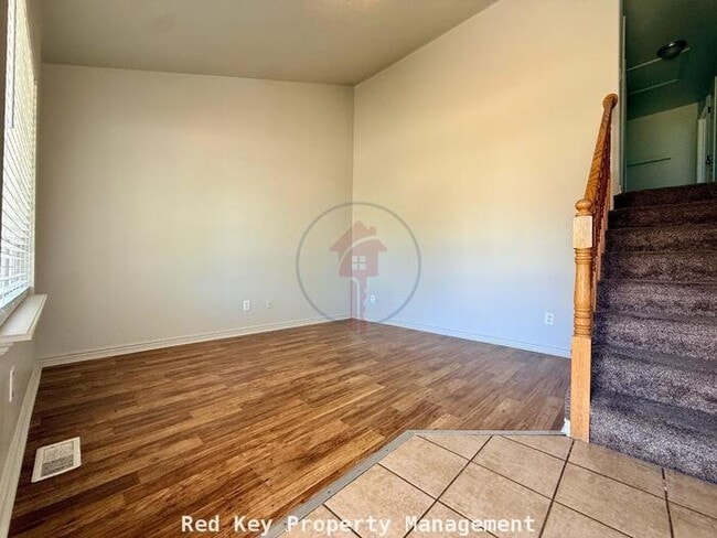 Building Photo - 900 W Single Family Home