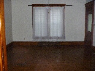 living room - 916 W 3rd St