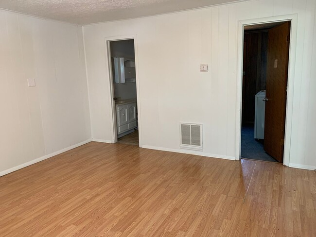 Building Photo - 3605 W Woodyard Rd