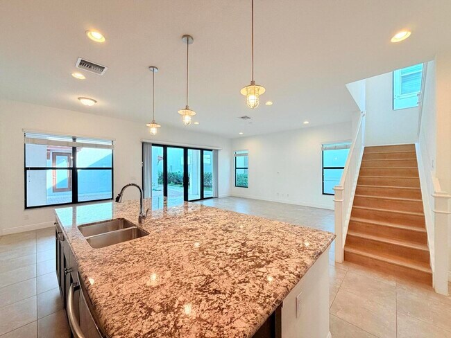 Building Photo - 2074 Dickens Terrace