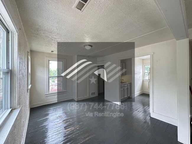 Building Photo - 721 E Pearl St