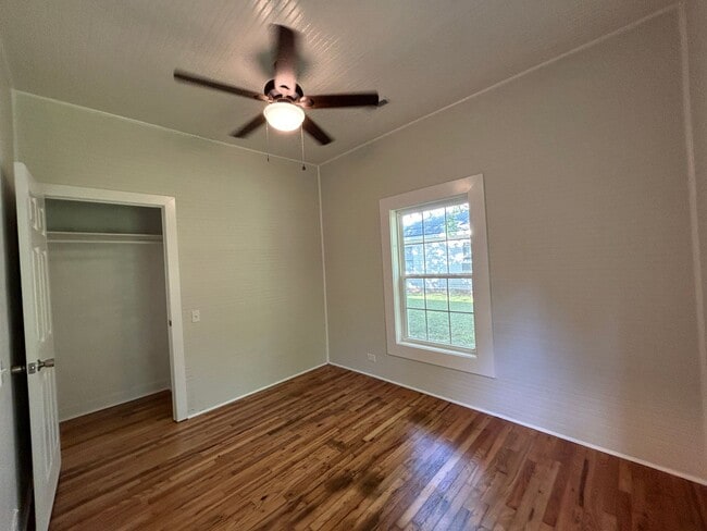 Building Photo - 401 Francis St E