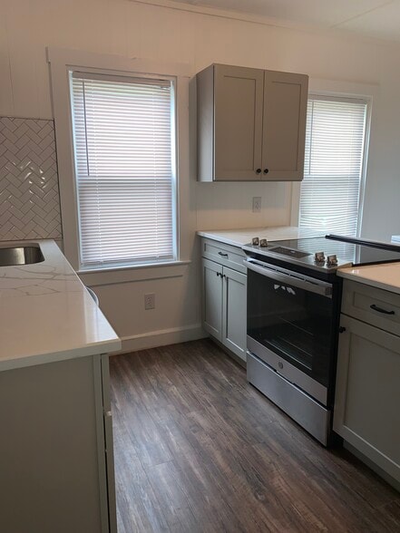 Building Photo - 47 Sumner St