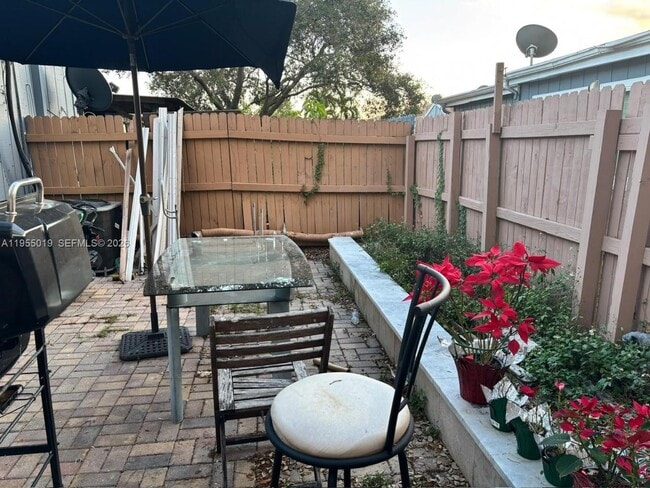 Building Photo - 4737 NW 5th Ave