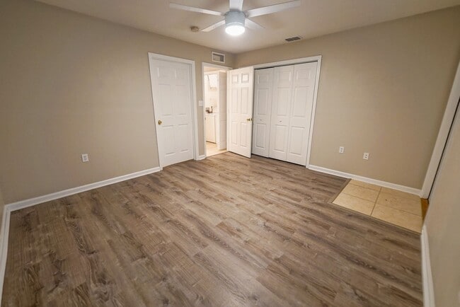 Building Photo - 241 Dixie Dr