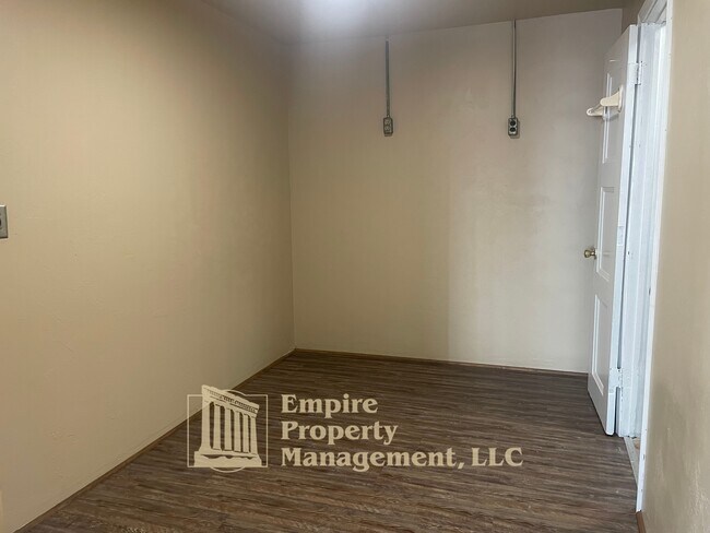 Building Photo - 173 N Seneca Rd